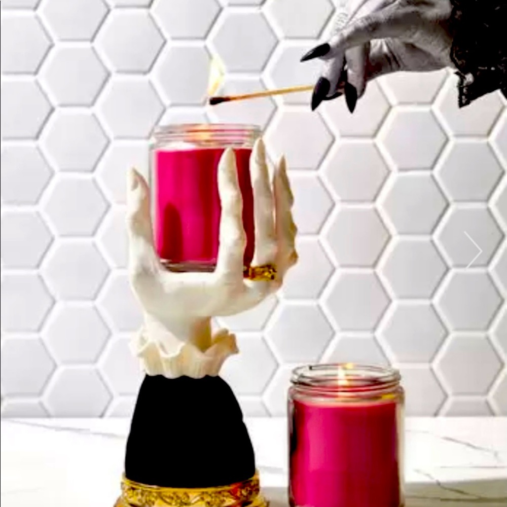 Single wick candle holder